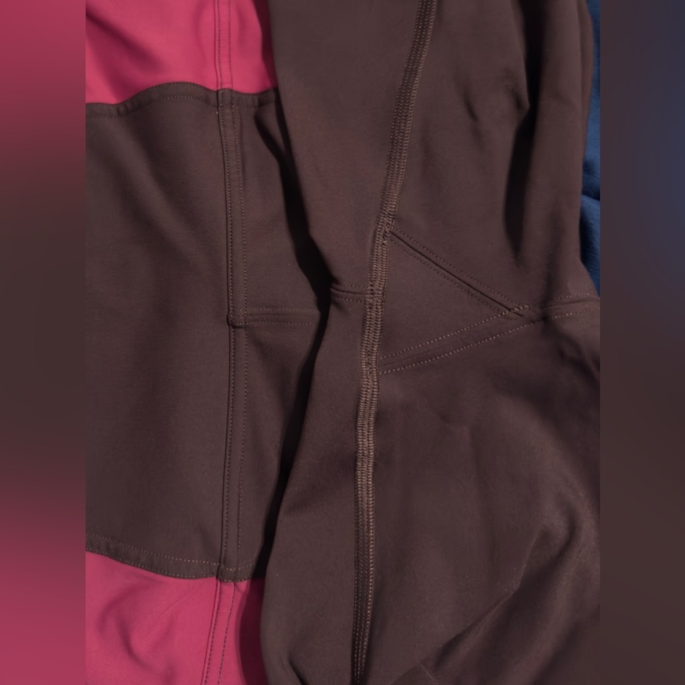 Lululemon Wake & Train Tight 28" in
Black Satin / Star Ruby - Picture 4 of 6
